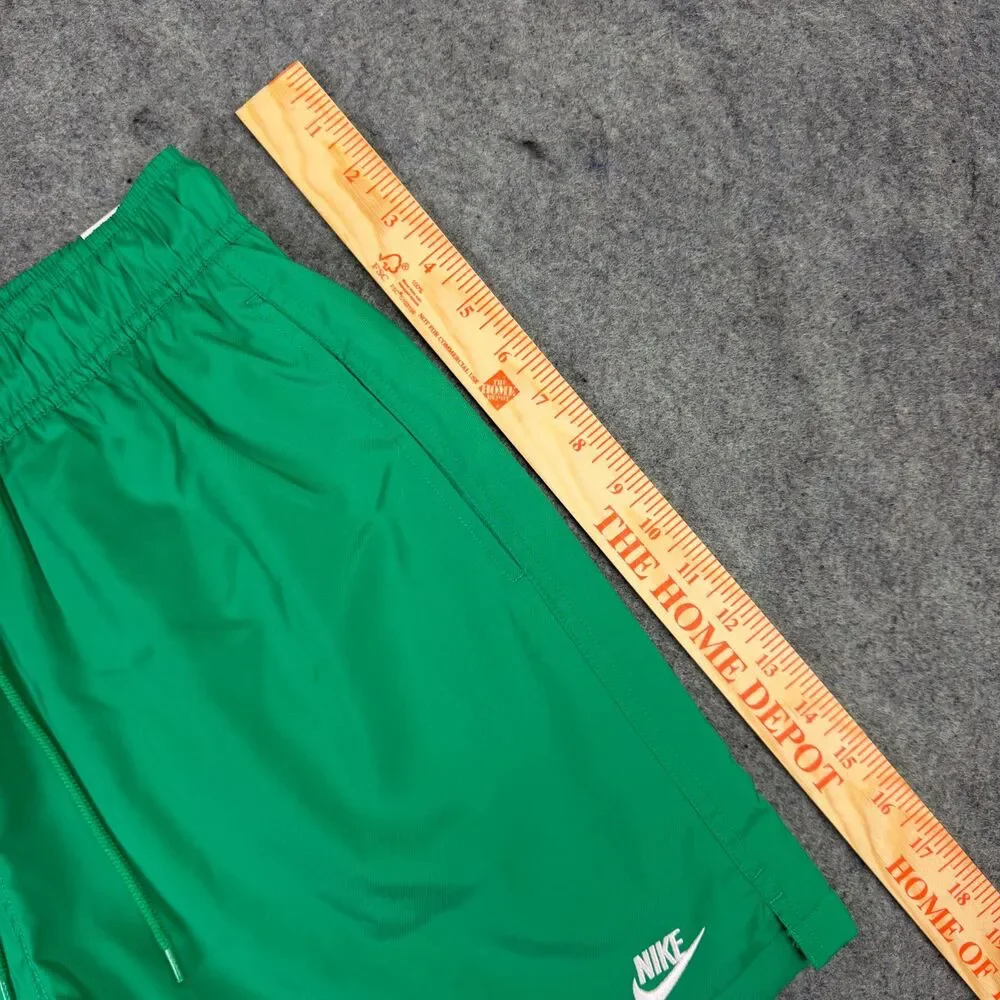 Men's Nike Club Woven Flow Shorts Size Medium Stadium Green FN3307-324